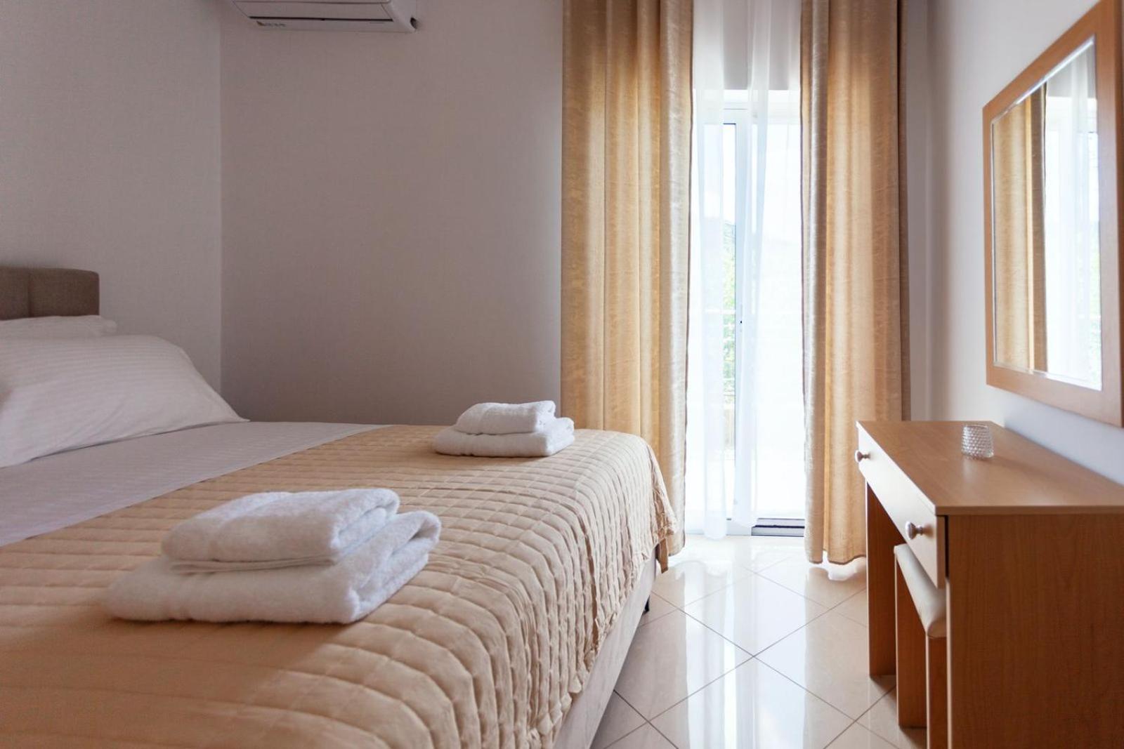 Zacharias Apartments Himare Exterior foto
